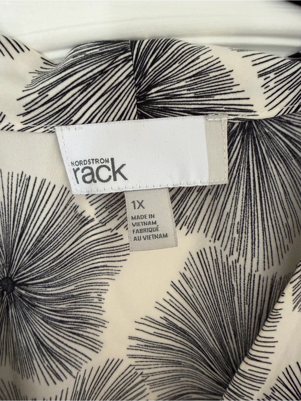 Abstract Print Button Front Top - Picture 3 of 5